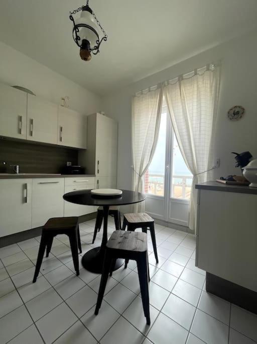 Apartment Vue Mer, 2 Et 2 Sdb.